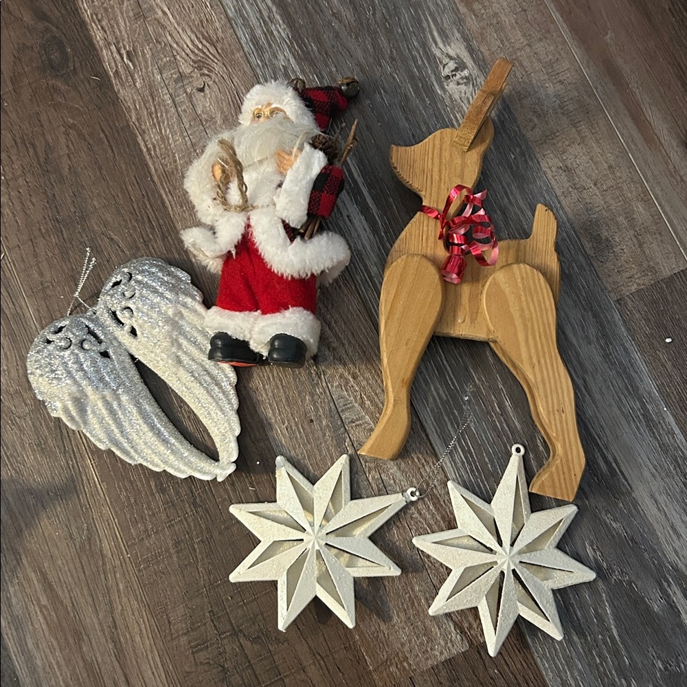 50%offw❤️ Vintage  Santa wood  reindeer  and more Christmas Ornaments Hg99